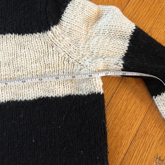 Loft 💕host pick💕super black/white cute sweater Small - Picture 10 of 12